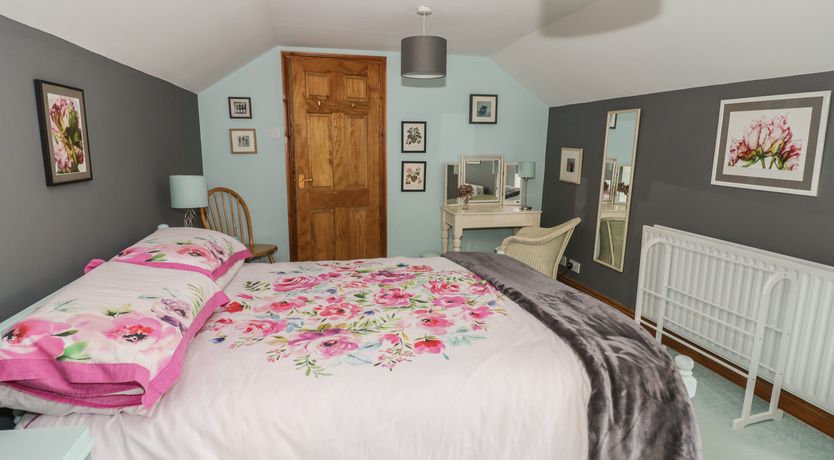 Photo of Cottage on the Common