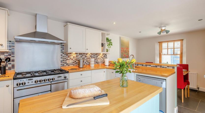 Photo of 4 Bed in Bideford