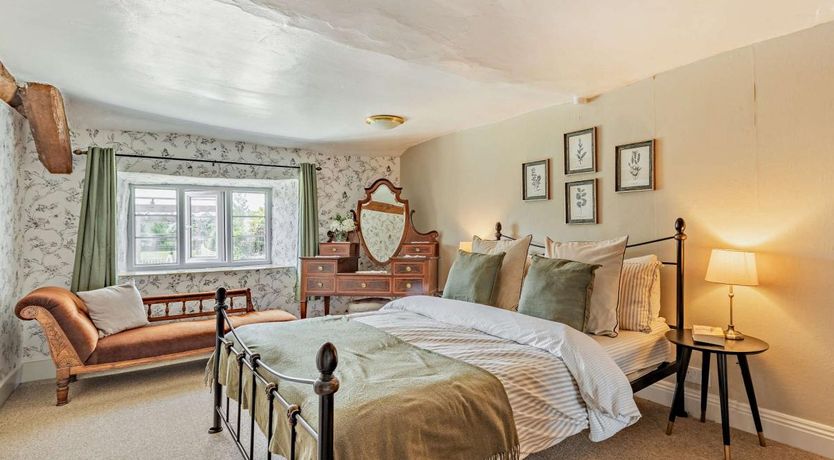 Photo of 2 Bed in Edington