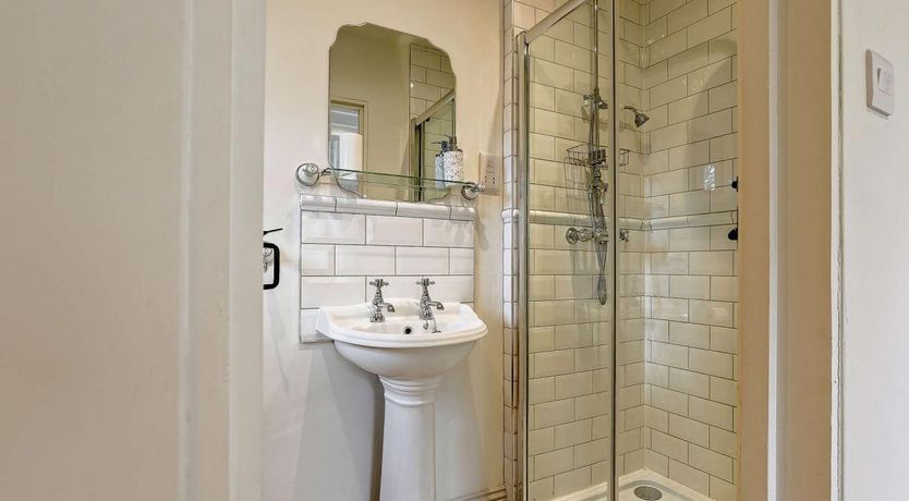 Photo of 3 Bed in Lee