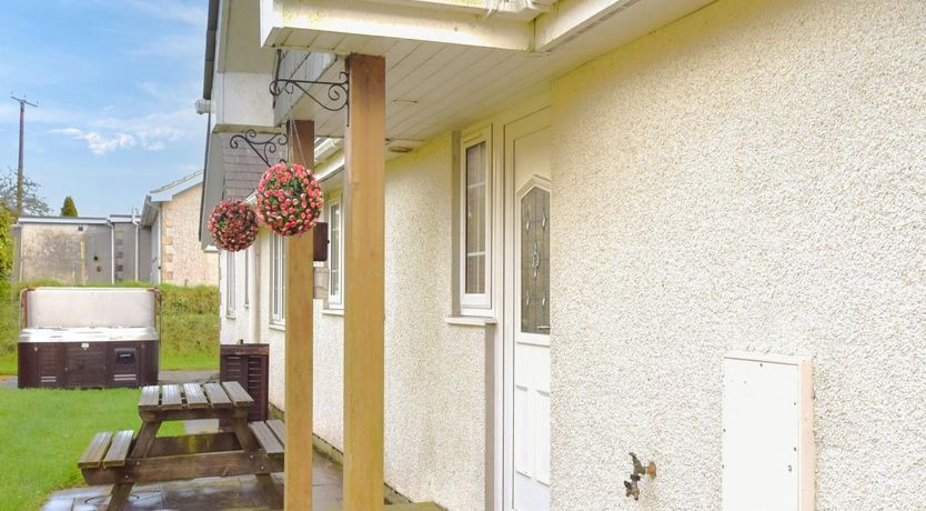 Photo of 5 Bed in St. Newlyn East