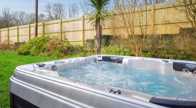 Photo of 5 Bed in St. Newlyn East