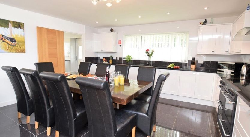 Photo of 5 Bed in St. Newlyn East