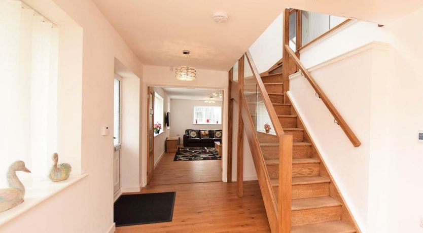 Photo of 5 Bed in St. Newlyn East