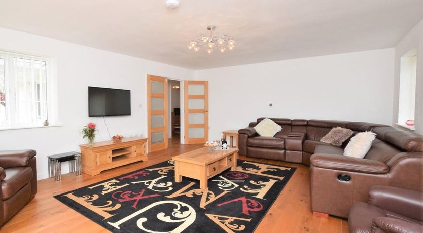 Photo of 5 Bed in St. Newlyn East