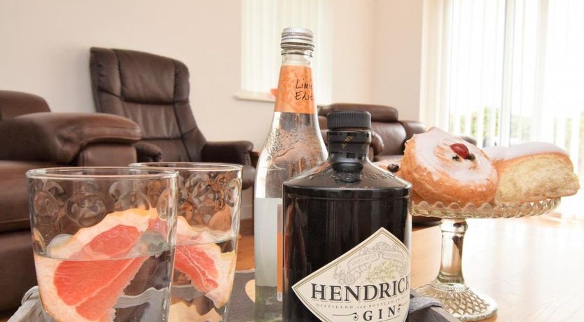 Photo of 5 Bed in St. Newlyn East