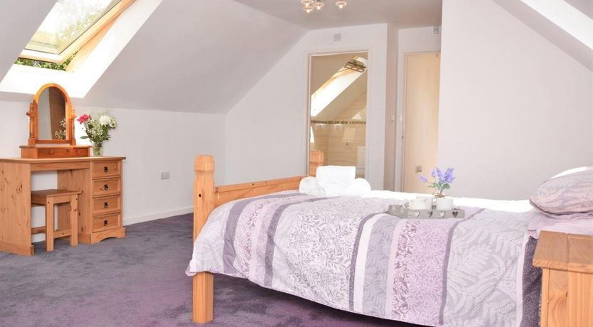 Photo of 5 Bed in St. Newlyn East