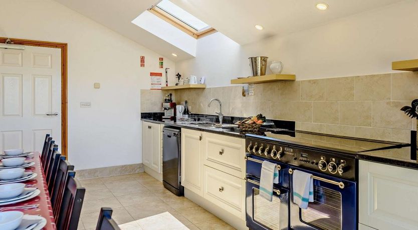 Photo of 6 Bed in Buckland Brewer