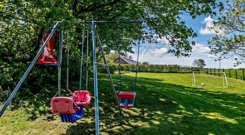 Photo of 6 Bed in Buckland Brewer