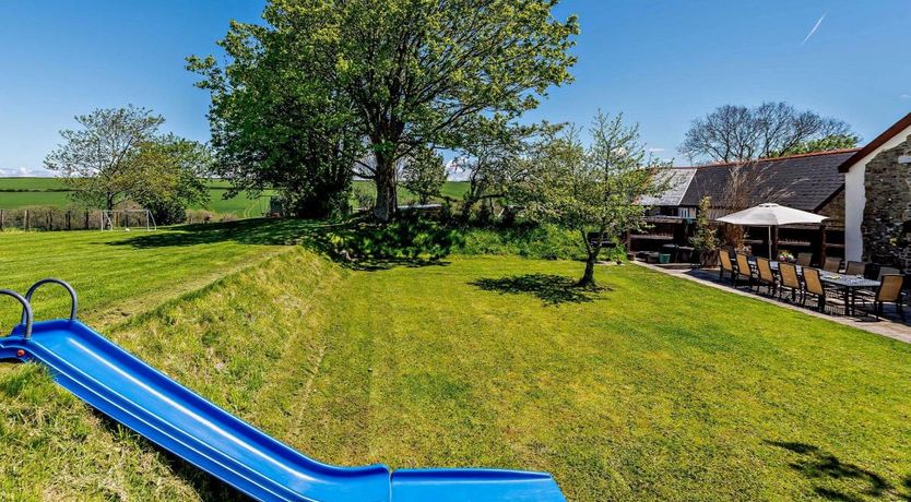 Photo of 6 Bed in Buckland Brewer