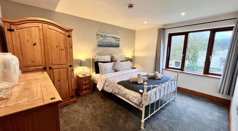 Photo of 6 Bed in Buckland Brewer