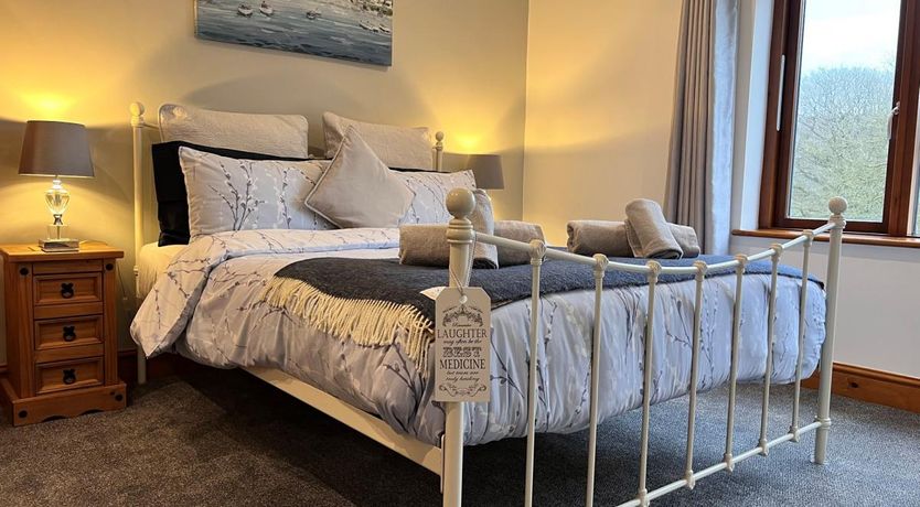 Photo of 6 Bed in Buckland Brewer