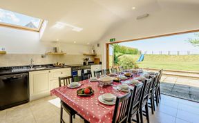 Photo of 6 Bed in Buckland Brewer