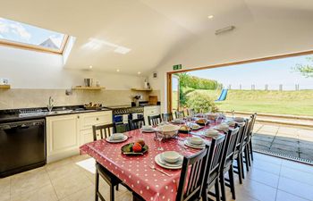 6 Bed in Buckland Brewer Holiday Cottage