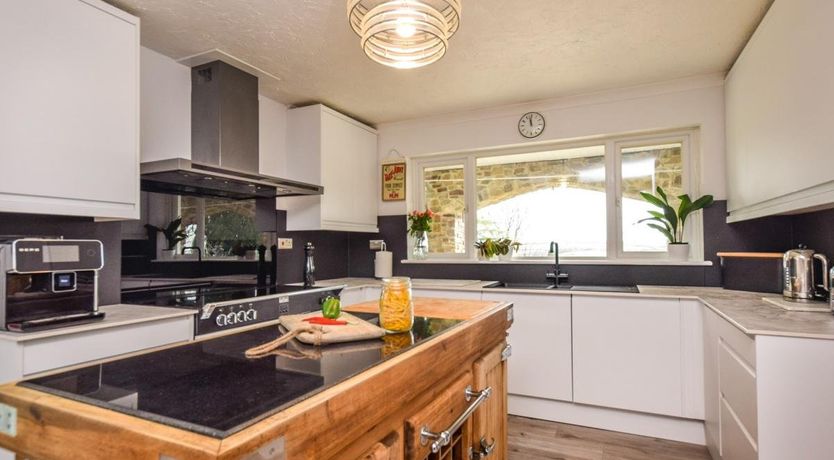 Photo of 6 Bed in Buckland Brewer