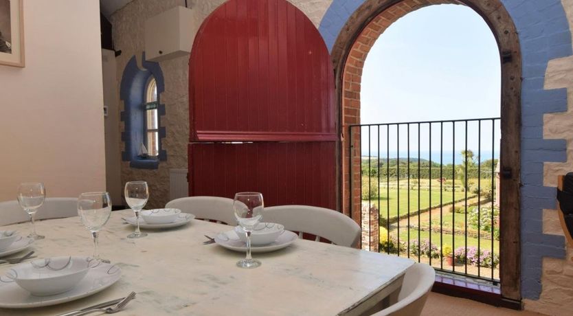 Photo of 2 Bed in Higher Clovelly