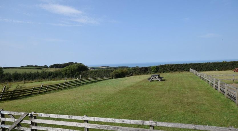 Photo of 2 Bed in Higher Clovelly