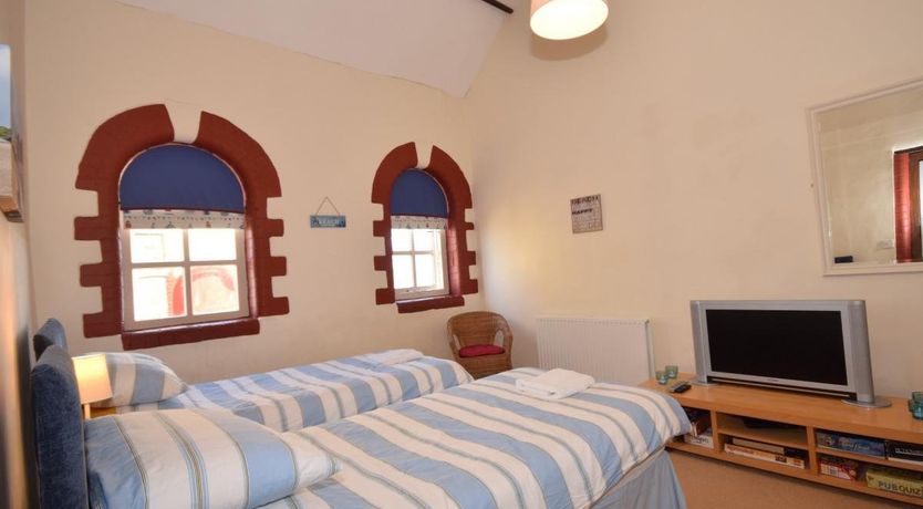 Photo of 2 Bed in Higher Clovelly