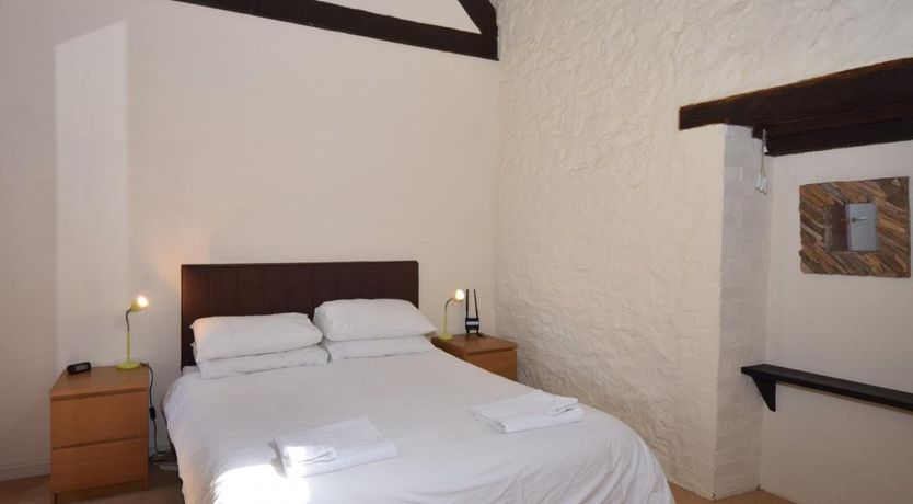 Photo of 2 Bed in Higher Clovelly