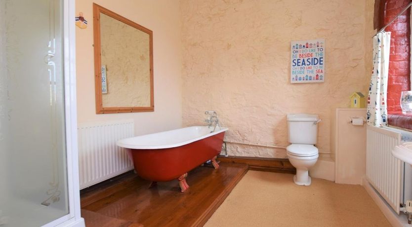 Photo of 2 Bed in Higher Clovelly