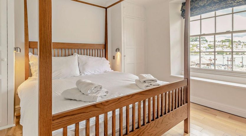 Photo of 6 Bed in Polruan