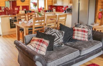 Manor Farm Lodges - Dragon Lodge Holiday Cottage