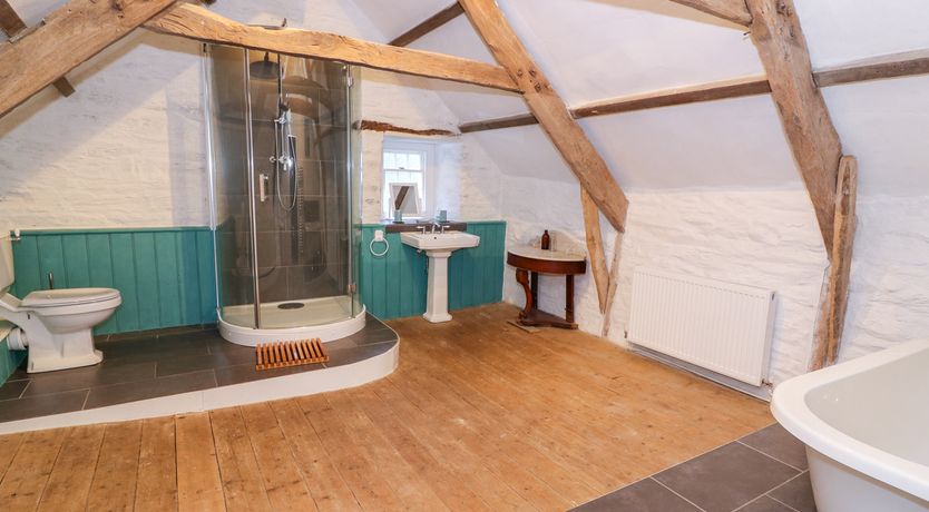 Photo of Llwyncadfor Farm