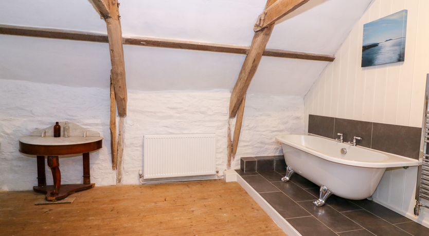 Photo of Llwyncadfor Farm