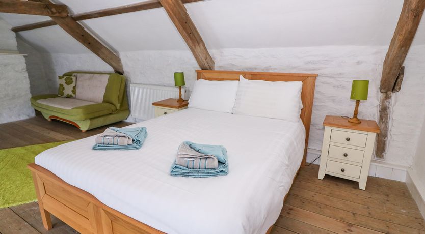 Photo of Llwyncadfor Farm