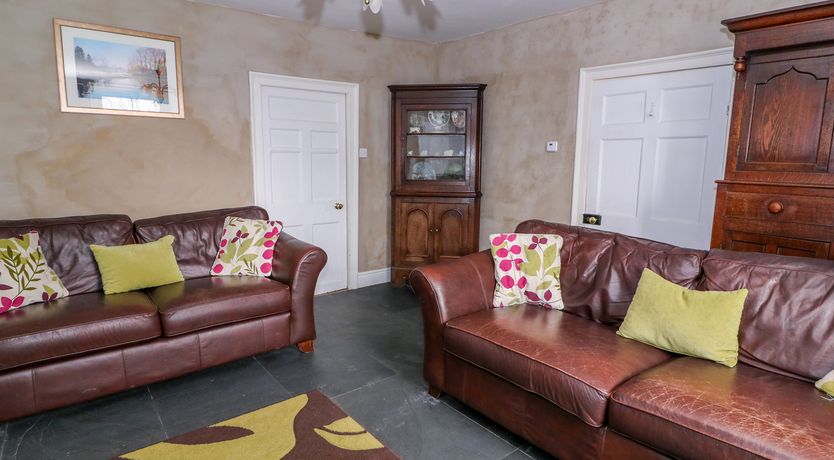 Photo of Llwyncadfor Farm