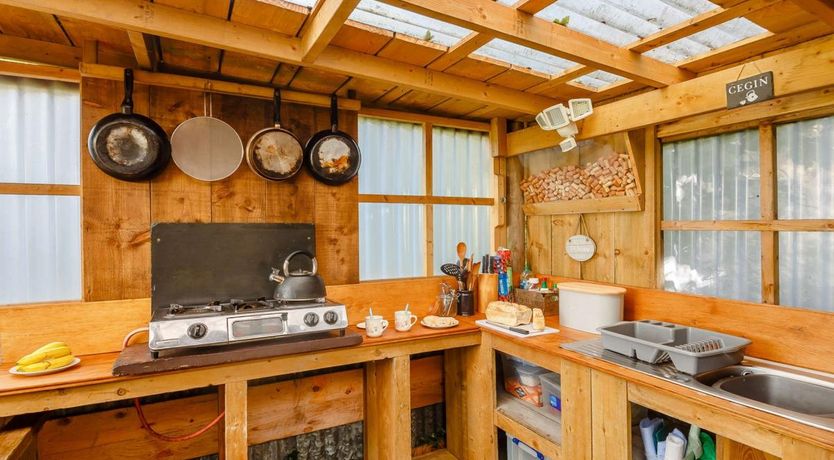 Photo of 1 Bed in Pentre Berw