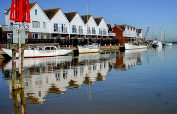 17 The Boathouse Apartment