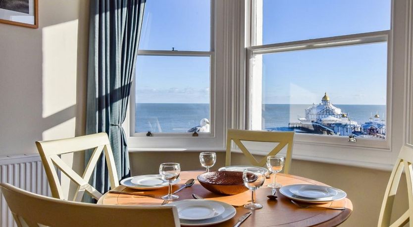 Photo of in Eastbourne (73413)