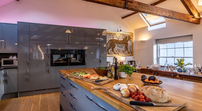 Photo of 5 Bed in Appledore