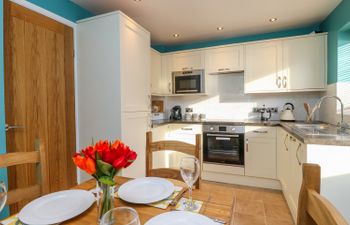 17 Fewster Way Holiday Cottage