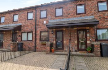 17 Fewster Way Holiday Cottage