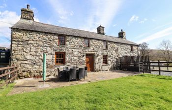 Cwm Yr Afon Mawr Holiday Cottage
