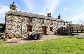 Cwm Yr Afon Mawr Holiday Cottage