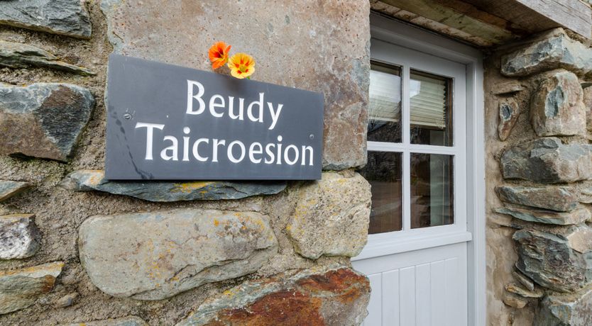 Photo of Beudy Taicroesion