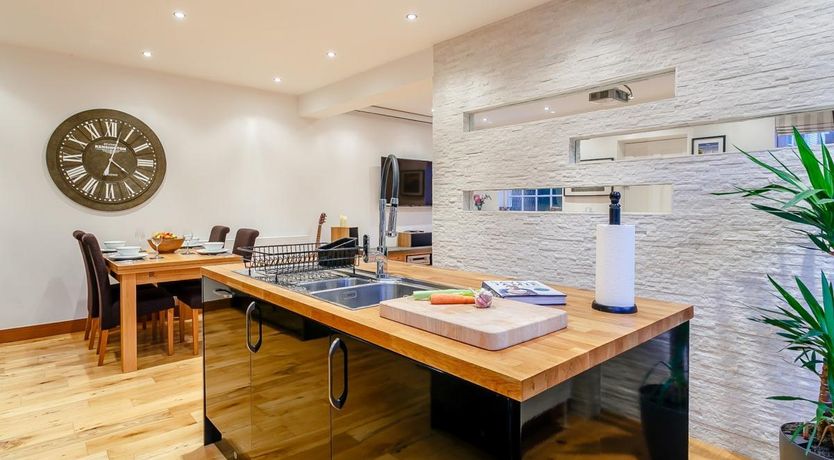 Photo of 2 Bed in Battle