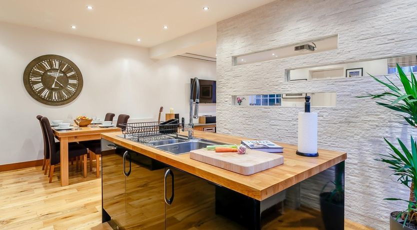 Photo of 2 Bed in Battle