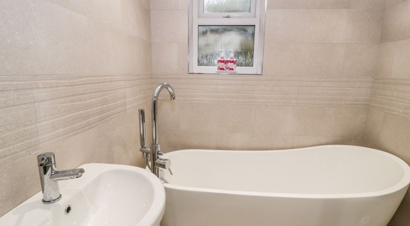 Photo of Tŷ'n Lôn Bach