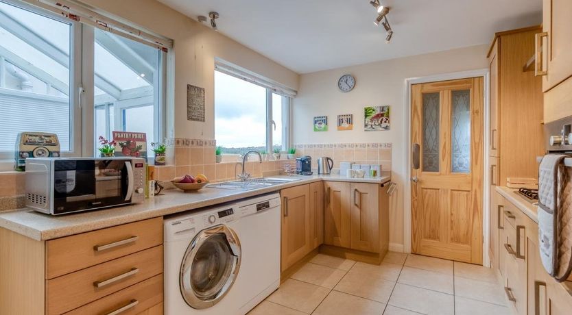 Photo of 3 Bed in Bishops Tawton