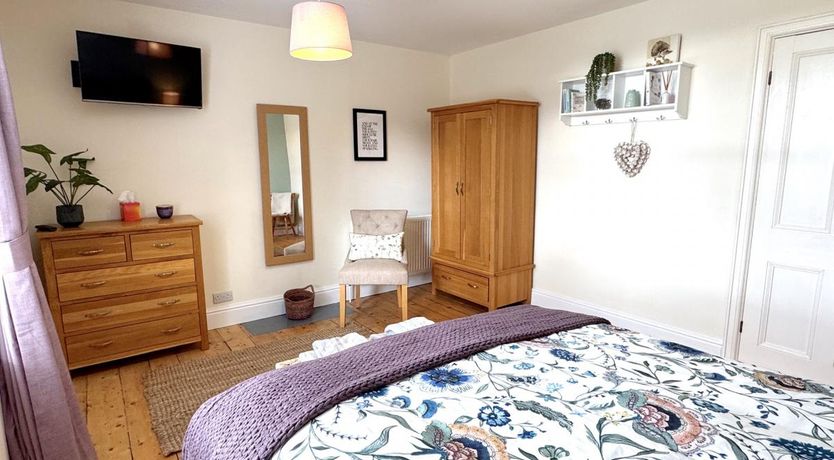 Photo of 3 Bed in Bishops Tawton