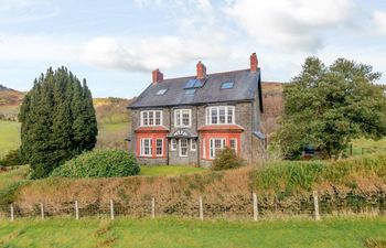 7 Bed in Machynlleth Holiday Cottage