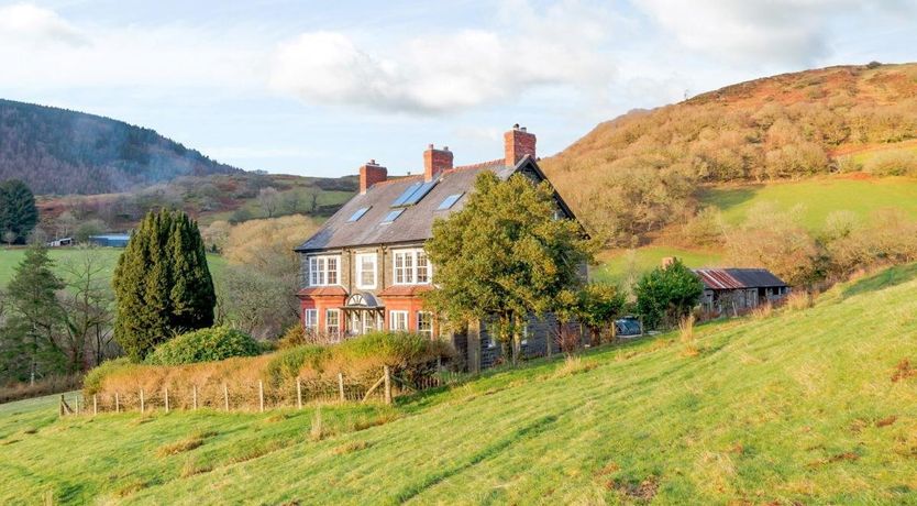 Photo of 7 Bed in Aberllefenni