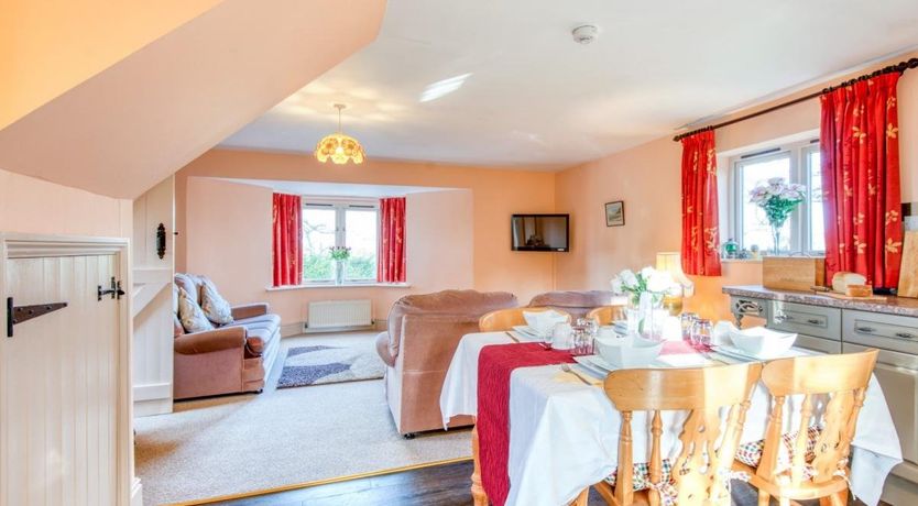 Photo of 2 Bed in Godshill