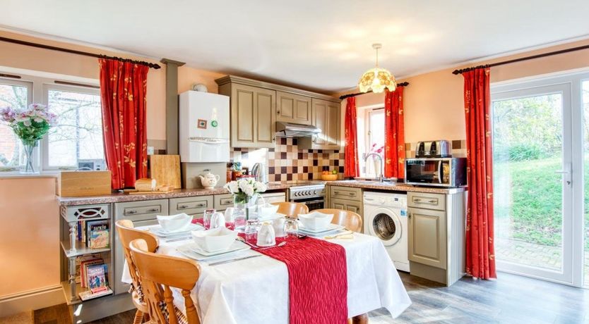 Photo of 2 Bed in Godshill