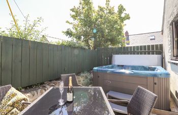 Bwthyn Alarch Holiday Cottage