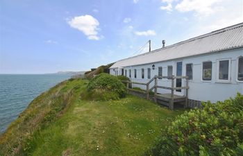 Clifftop Carriage Holiday Cottage